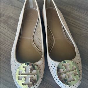 Tory Burch Women's Cream Minnie Flats with Gold Emblem